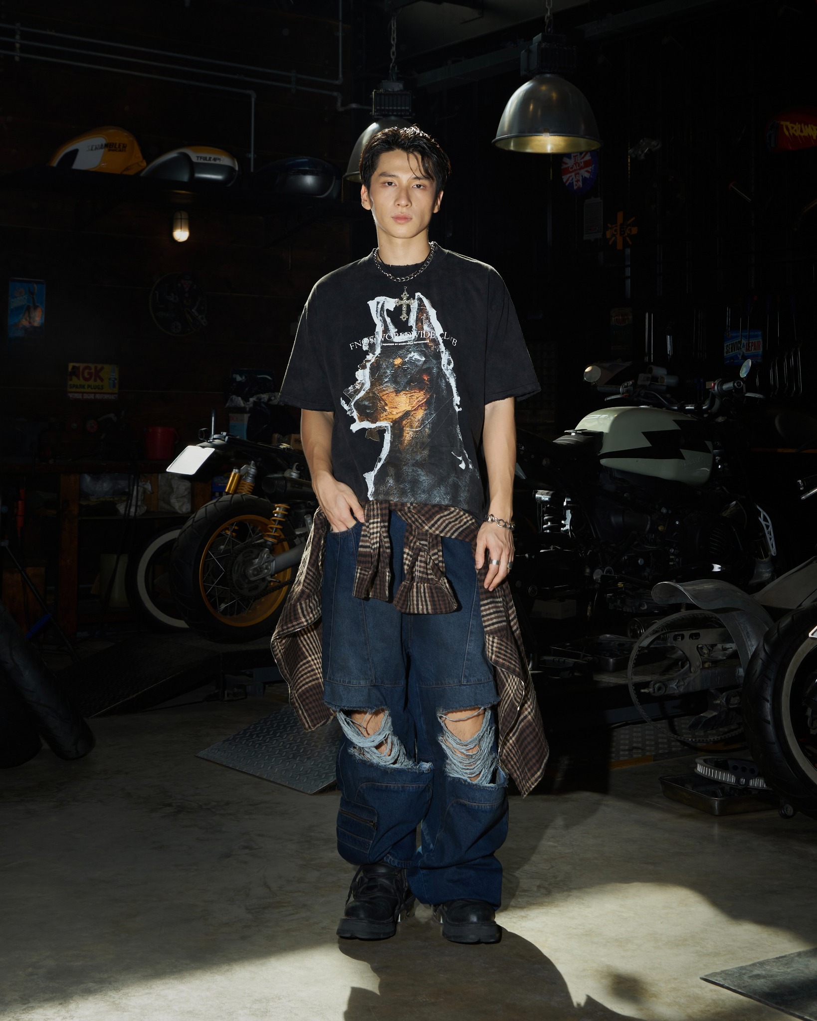 ERG14 - 'SI BON' DISTRESSED CARGO JEANS - DARK BLUE