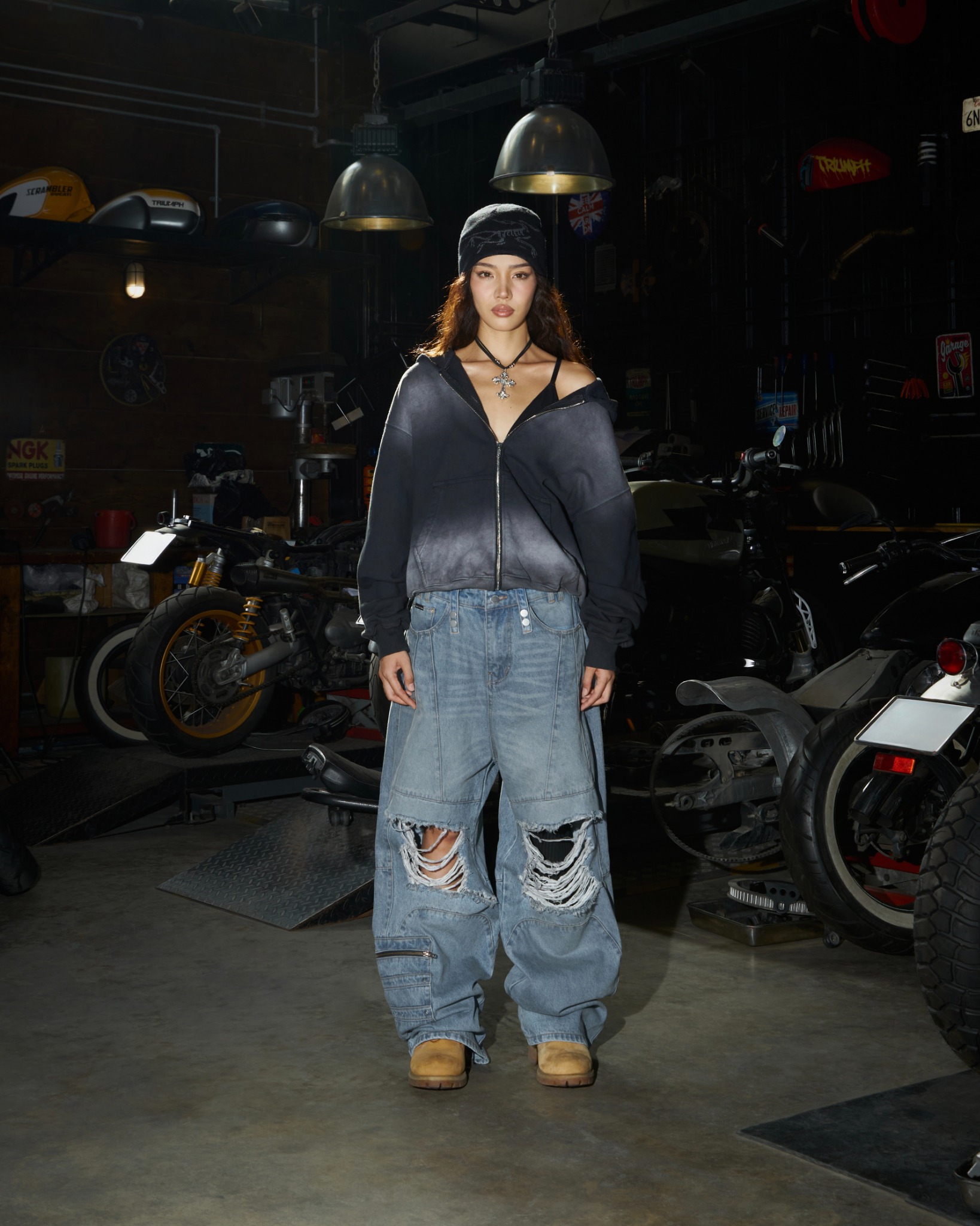 ERG15 - 'SI BON' DISTRESSED CARGO JEANS - LIGHT BLUE