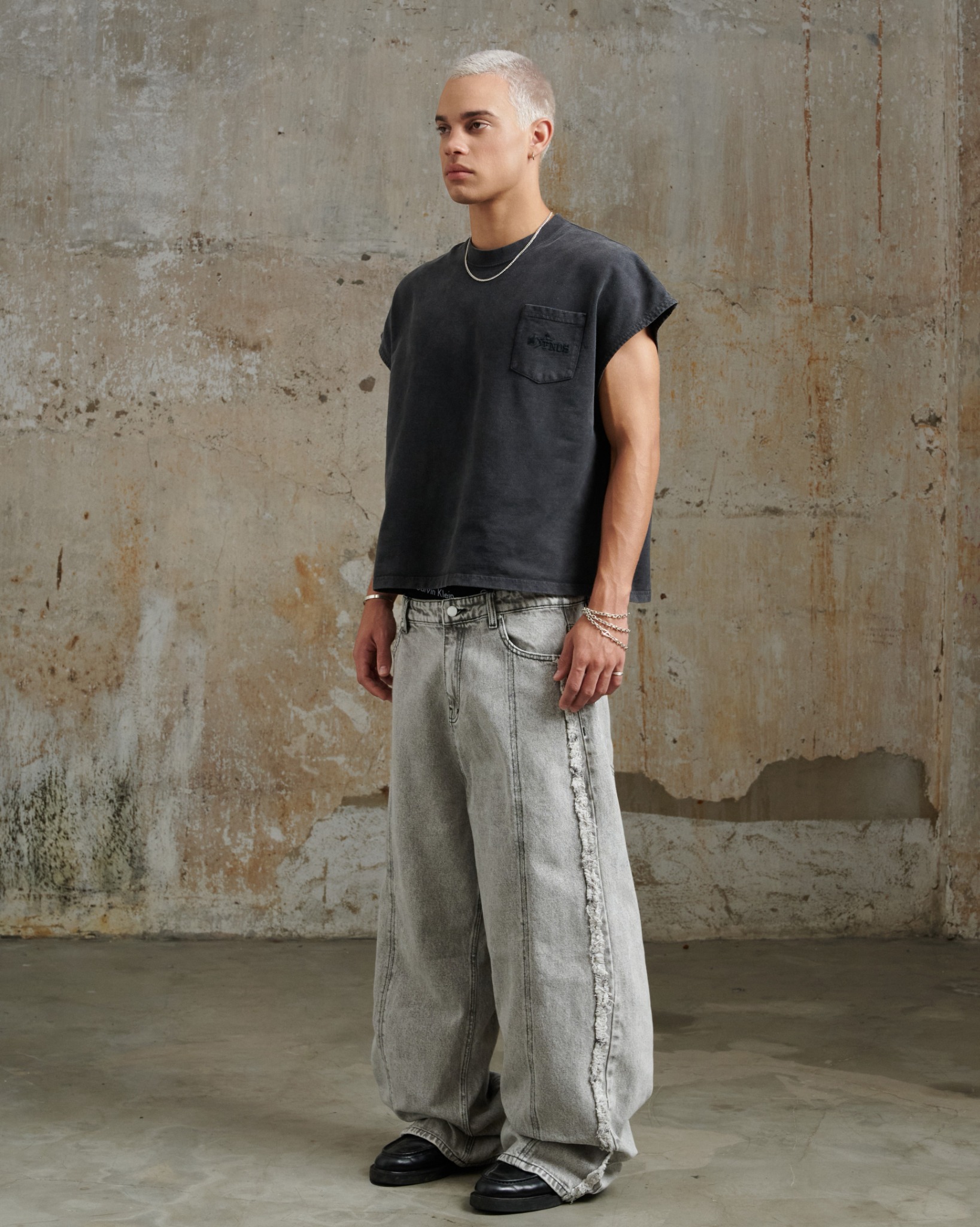 TBC3 - "FNOS" WASHED BAT CUT T-SHIRT - BLACK