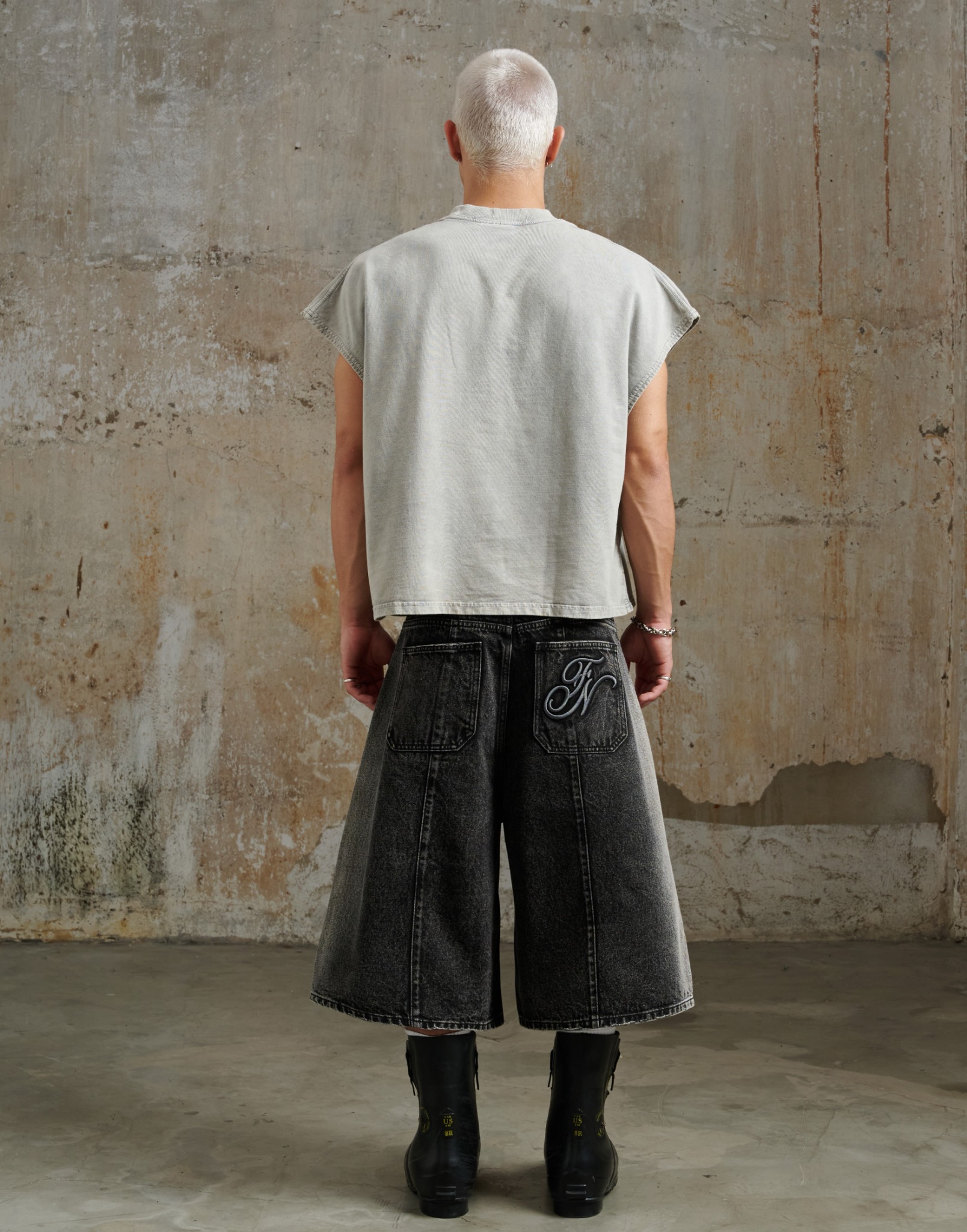 BSJ4 - "FNOSVERSE" BAGGY JORTS WASH - BLACK