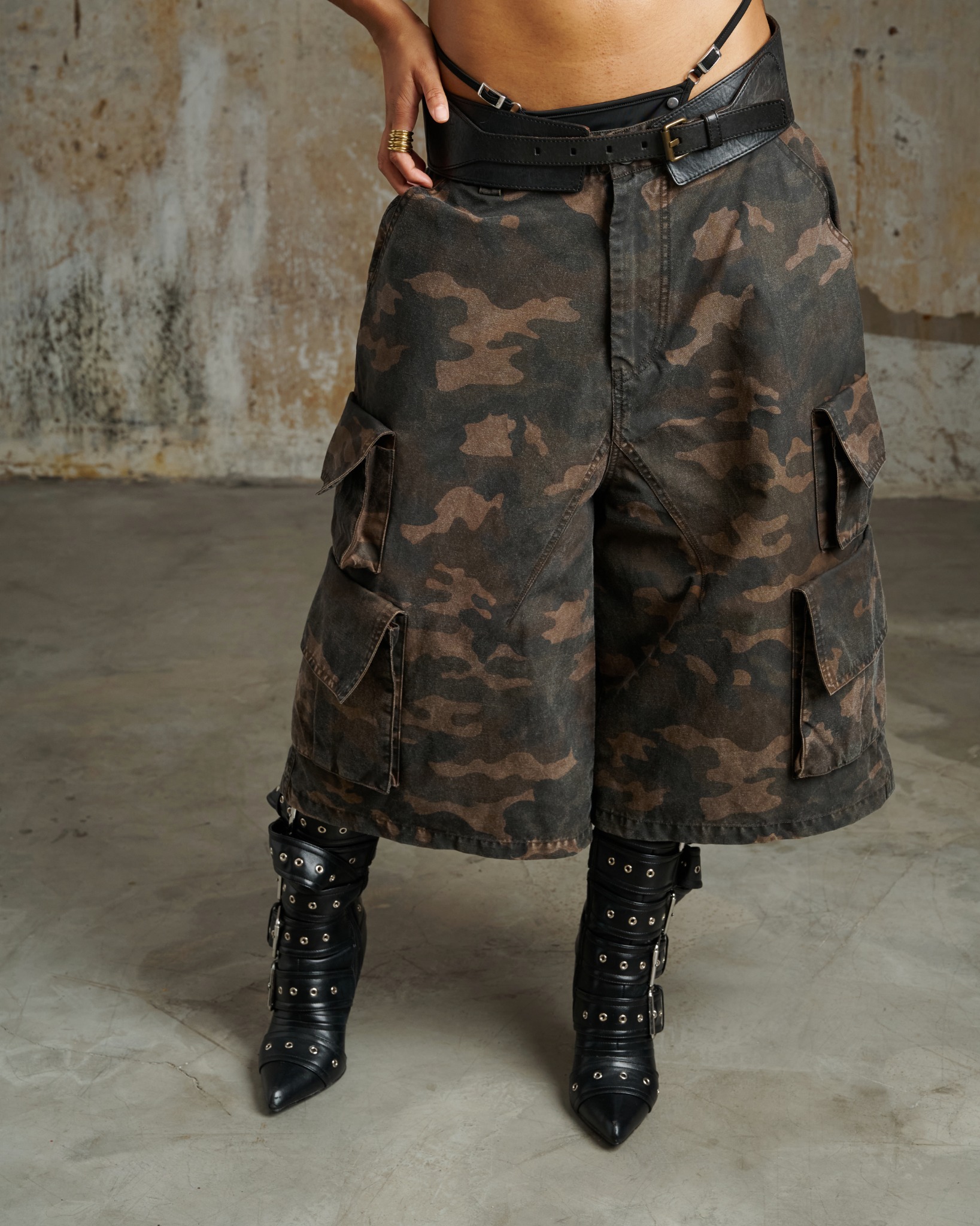 CS2 - "FNOS" WASHED CAMO SHORT - BROWN