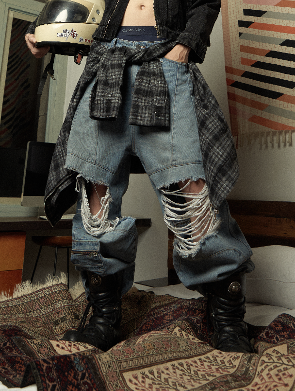 ERG15 - 'SI BON' DISTRESSED CARGO JEANS - LIGHT BLUE